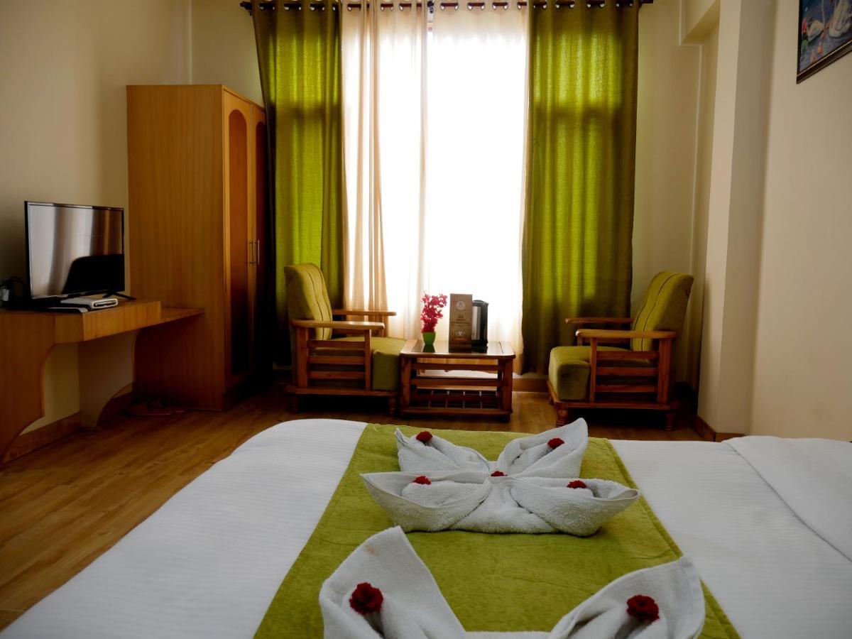 New Ambika International Mall Road Hotel Manāli Exterior foto